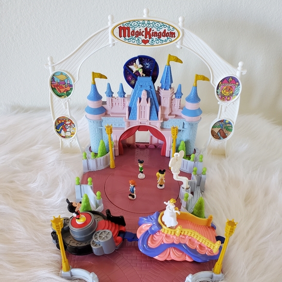 Disney Magic Kingdom Playset by Hasbro - Picture 3 of 16